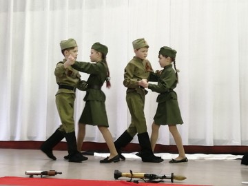 Школьный конкурс на лучшее инсценирование военной песни среди 3-их классов : Фото №