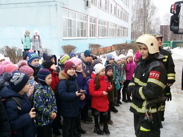 Всероссийский открытый урок по ОБЖ провели сотрудники 1 пожарно-спасательной части : Фото №