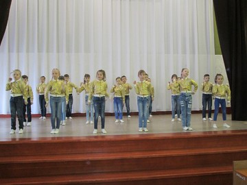 Второклассники поборолись за звание «Самый танцующий класс» : Фото №