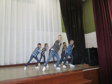 Второклассники поборолись за звание «Самый танцующий класс» : Фото №