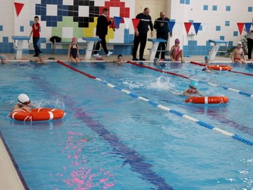 Команда пловцов #НОШ2 заняла 2 место в спасательном многоборье на воде : Фото №