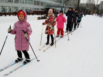 Ученики 2П открыли лыжный сезон среди второклассников : Фото №