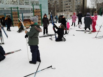 Ученики 2П открыли лыжный сезон среди второклассников : Фото №
