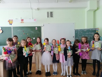 Во 2М классе прошел конкурс «А ну-ка, девочки!» : Фото №