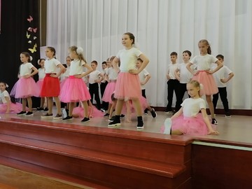 Определен «Самый танцующий класс» среди 2-ой параллели : Фото №