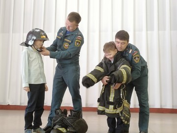 Всероссийский открытый урок ОБЖ провели сотрудники первой пожарно-спасательной части : Фото №