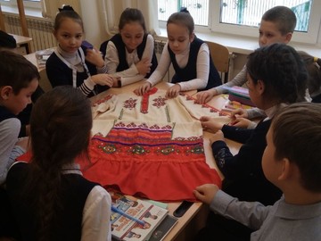 В 3Н классе  состоялось внеклассное занятие «Чувашская вышивка – богатейшее искусство» : Фото №