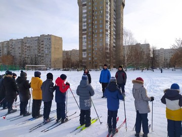 Массовый забег «Лыжня - 2022» открыл в школе патриотический месячник : Фото №
