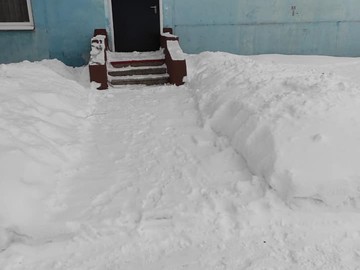 Уборка школьной территории от снега : Фото №