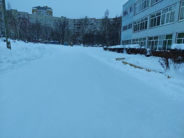Уборка школьной территории от снежных заносов : Фото №