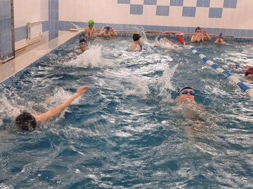 В бассейне #НОШ2 состоялось первенство по плаванию в свободном стиле среди 4-ых классов : Фото №