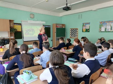 Ученики и педагоги #НОШ2 подключились к  Всероссийскому открытому уроку «Защитники мира» : Фото №