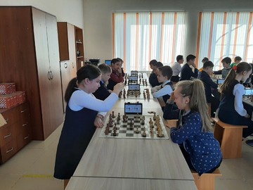 2 место заняла команда юных шахматистов #НОШ2 в муниципальном этапе открытых Всероссийских соревнований «Белая ладья» : Фото №