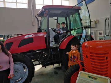 Третьеклассники в рамках «Активных каникул» посетили Музей истории трактора : Фото №