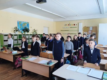 В рамках муниципального проекта «Родина у нас одна» ученики #НОШ2 исполняют гимн России : Фото №