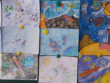 Первоклассники нарисовали поздравительные открытки в честь Дня космонавтики : Фото №