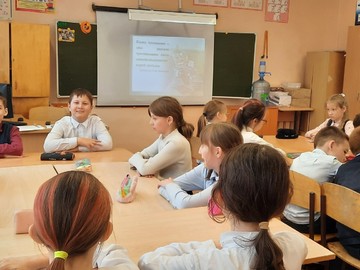 В 3Д классе социальном педагогом школы проведен классный час «Ты в ответе за свои поступки» : Фото №