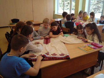В 1П классе прошло внеклассное занятие «Чувашская вышивка – богатейшее искусство» : Фото №
