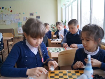 Соревнования по шашкам среди 3х классов : Фото №