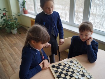 Соревнования по шашкам среди 3х классов : Фото №