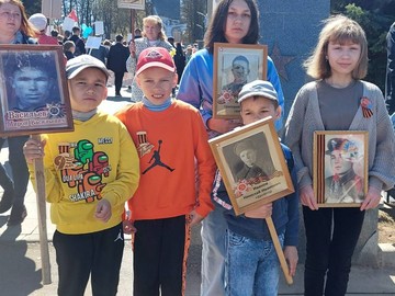Педагоги #НОШ2, ученики и их родители присоединились к акции «Бессмертный полк» : Фото №