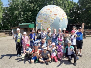 Поход в зооуголок «Ковчег» завершил летнюю смену онлайн-лагеря «Страна чудес» : Фото №