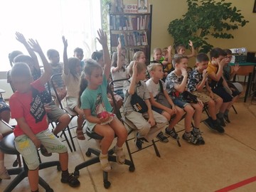Третьеклассники #НОШ2 отметили День Государственного флага РФ в библиотеке им. Шумилова : Фото №