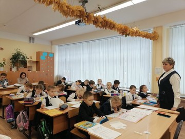 С учениками 1Д класса состоялся открытый урок по математике : Фото №