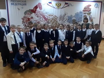 Юные краеведы из 3Л класса посетили уникальную выставку «Вышитая карта России» : Фото №