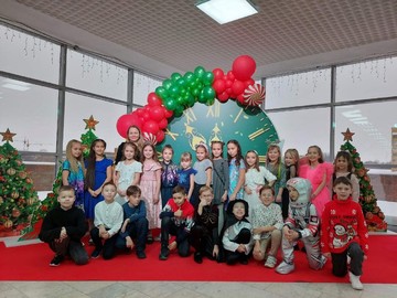 Ученики #НОШ2 на театрализованном представлении «Новогоднее Зазеркалье» : Фото №