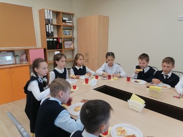 Юнармейцы из 3Л класса встретились за круглым столом с директором школы : Фото №