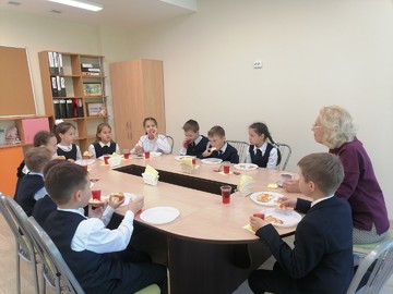 Юнармейцы из 3Л класса встретились за круглым столом с директором школы : Фото №
