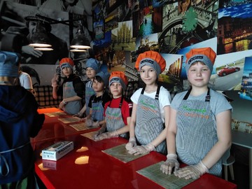 В рамках проекта «Живые уроки» ученики 4Т класса посетили кулинарный мастер-класс : Фото №