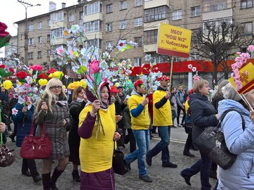 Праздничное шествие в честь праздника Весны и Труда : Фото №