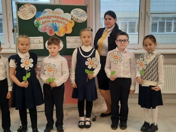 Активисты школы приняли участие в мастер-класс «Цветок добра» : Фото №