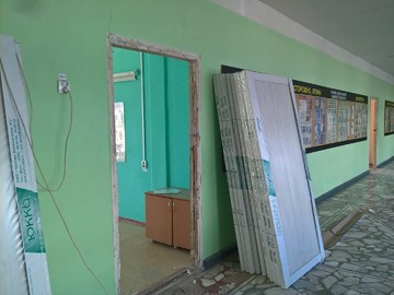 Замена дверей в кабинетах школы : Фото №