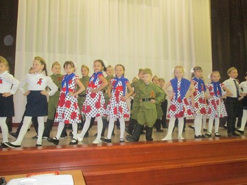 Конкурс инсценированной военно-патриотической песни среди 2 классов : Фото №