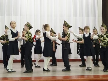 Школьный конкурс на лучшее инсценирование военной песни среди 2-ых классов : Фото №