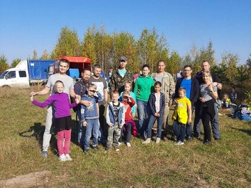 Представители Совета отцов школы и учителя приняли активное участие в акции по посадке деревьев : Фото №