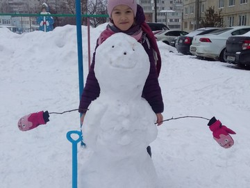 Ребята из 2П класса провели конкурс «Снежные фантазии» на лучшую фигуру из снега : Фото №