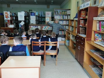 Экскурсия в школьную библиотеку : Фото №
