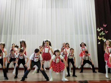 За титул «Самый танцующий класс» поборолись третьеклассники : Фото №