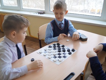 Соревнования по шашкам среди 2х классов : Фото №
