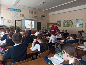 В 4М и 4Д классах прошли открытые уроки по чувашскому языку : Фото №