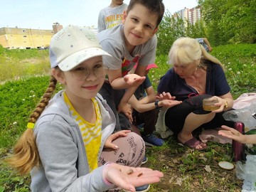 Воспитанники онлайн-лагеря «Страна чудес» отправились на пешую экскурсию на реку Кукшумка : Фото №