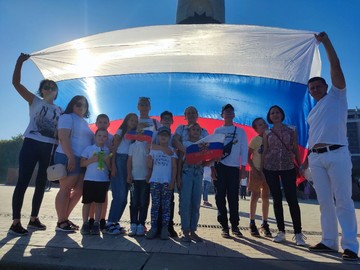 #НОШ2 поднимает флаг России на фоне чебоксарских достопримечательностей : Фото №