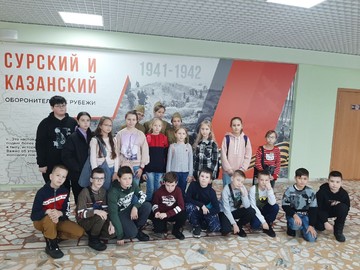 В рамках проекта «Школьный музей» ученики 4П класса посетили музей школы №37 : Фото №