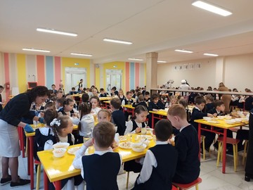 Выездная комиссия проверила организацию питания в школе : Фото №